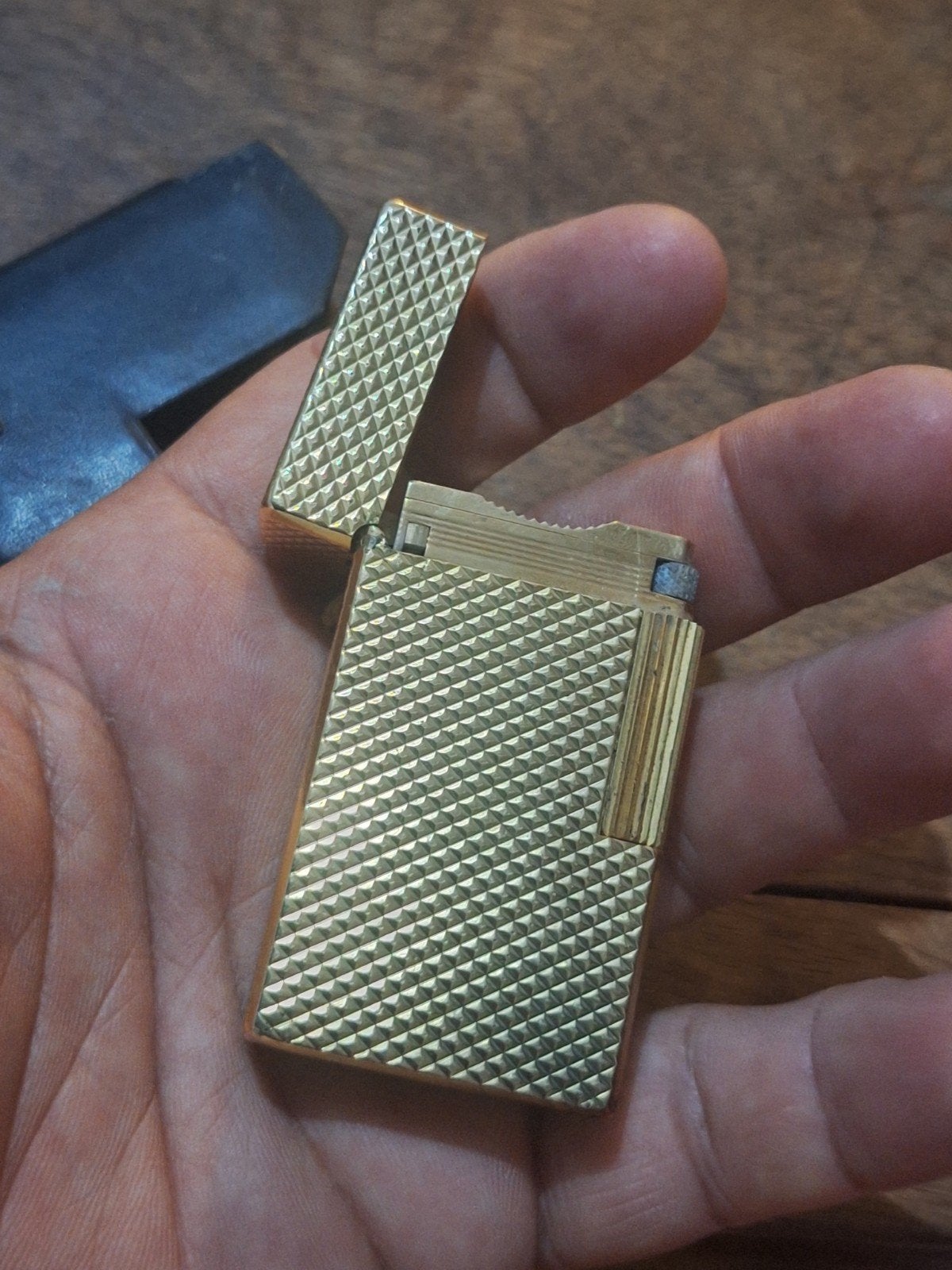 S.T. Dupont in goudkleur met een diamantpuntafwerking, Verzamelen, Rookartikelen, Aanstekers en Luciferdoosjes