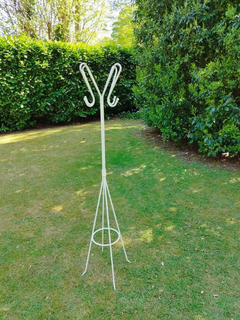 Kapstok van wit metaal, Ophalen