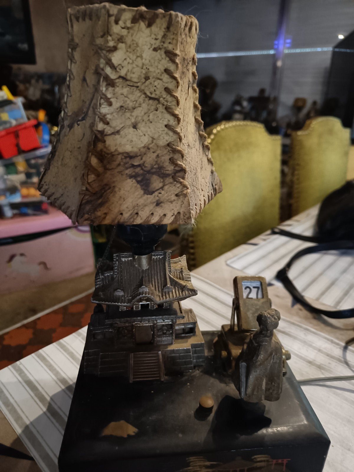 lampe chinoise avec almanach et boîte à musique, Enlèvement ou Envoi