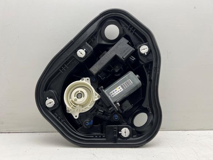 Sluithulpmotor portier rechts-achter van een Audi A6, Gebruikt, -, -, -
