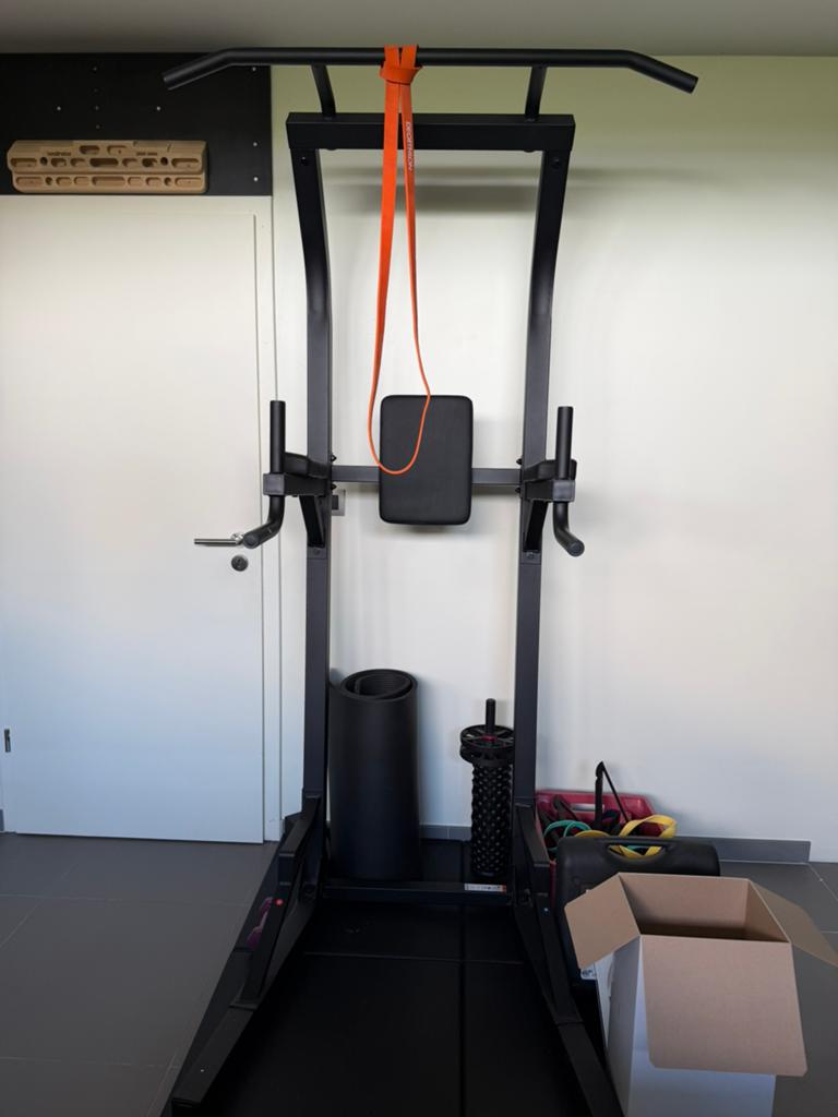Power tower training station 900, Sports & Fitness, Équipement de fitness, Enlèvement, Comme neuf