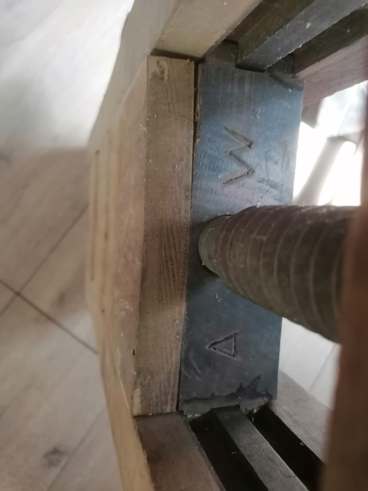 Antieke houten verstelbare lijmklem/ werkstukhouder, Antiek en Kunst, Ophalen
