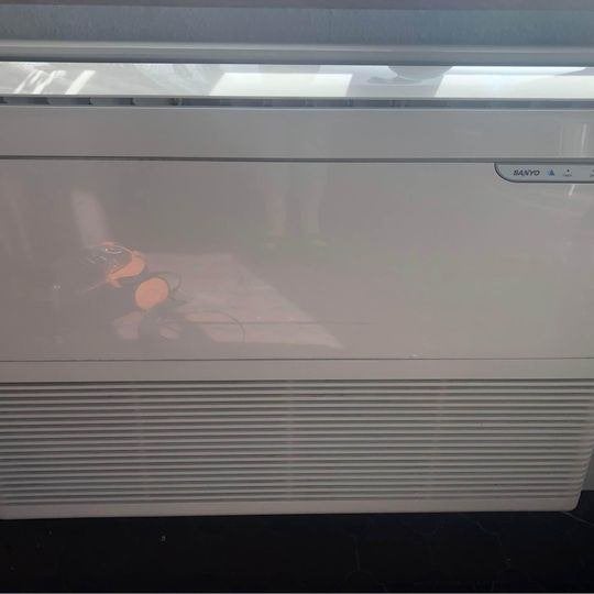 Climatiseur avec groupe exterieur programmable Sanyo (Italie, Enlèvement, Utilisé, Climatisation murale, 100 m³ ou plus grand
