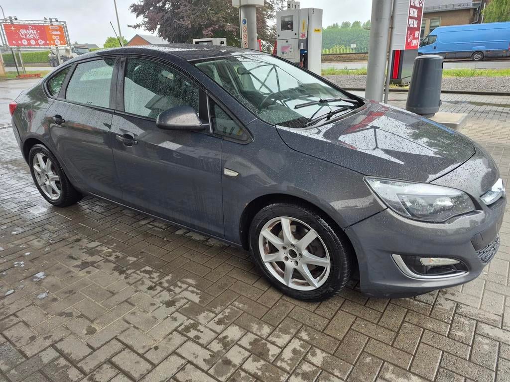 Opel Astra berline Eco (bj 2013), Auto's, Stof, Gebruikt, Zwart, Te koop