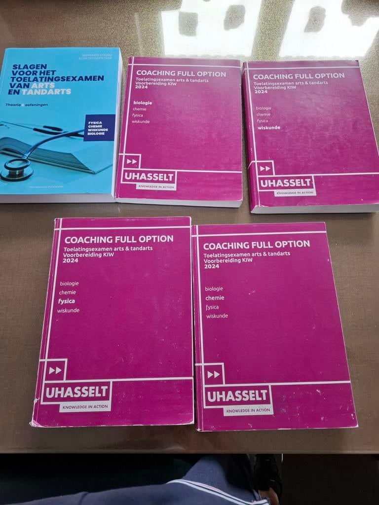 Toelatingsexamen arts, Boeken, Ophalen