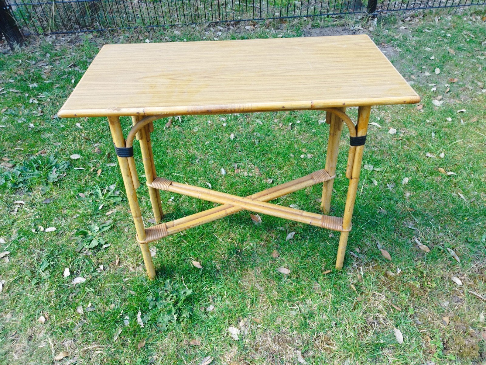 Vintage rieten bijzettafel, Huis en Inrichting, Tafels | Bijzettafels, Ophalen