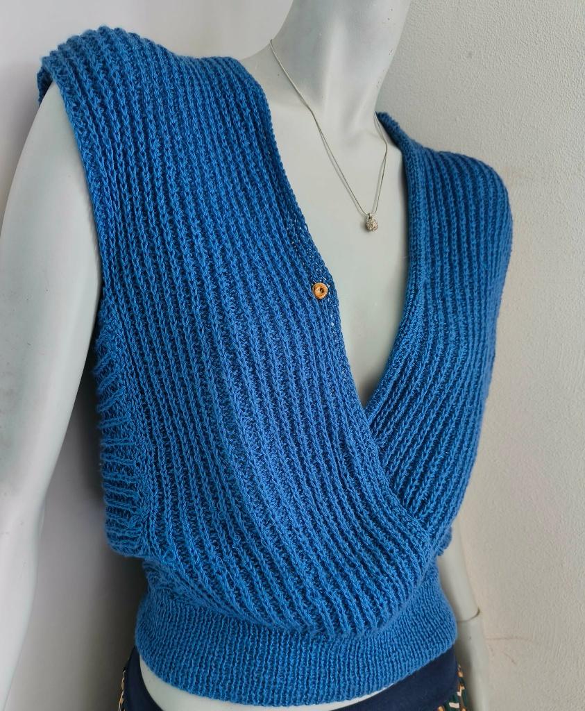 Handgemaakt blauwe top/débardeur mt S, Kleding | Dames, Blauw, Ophalen of Verzenden, Zo goed als nieuw, Handgemaakt