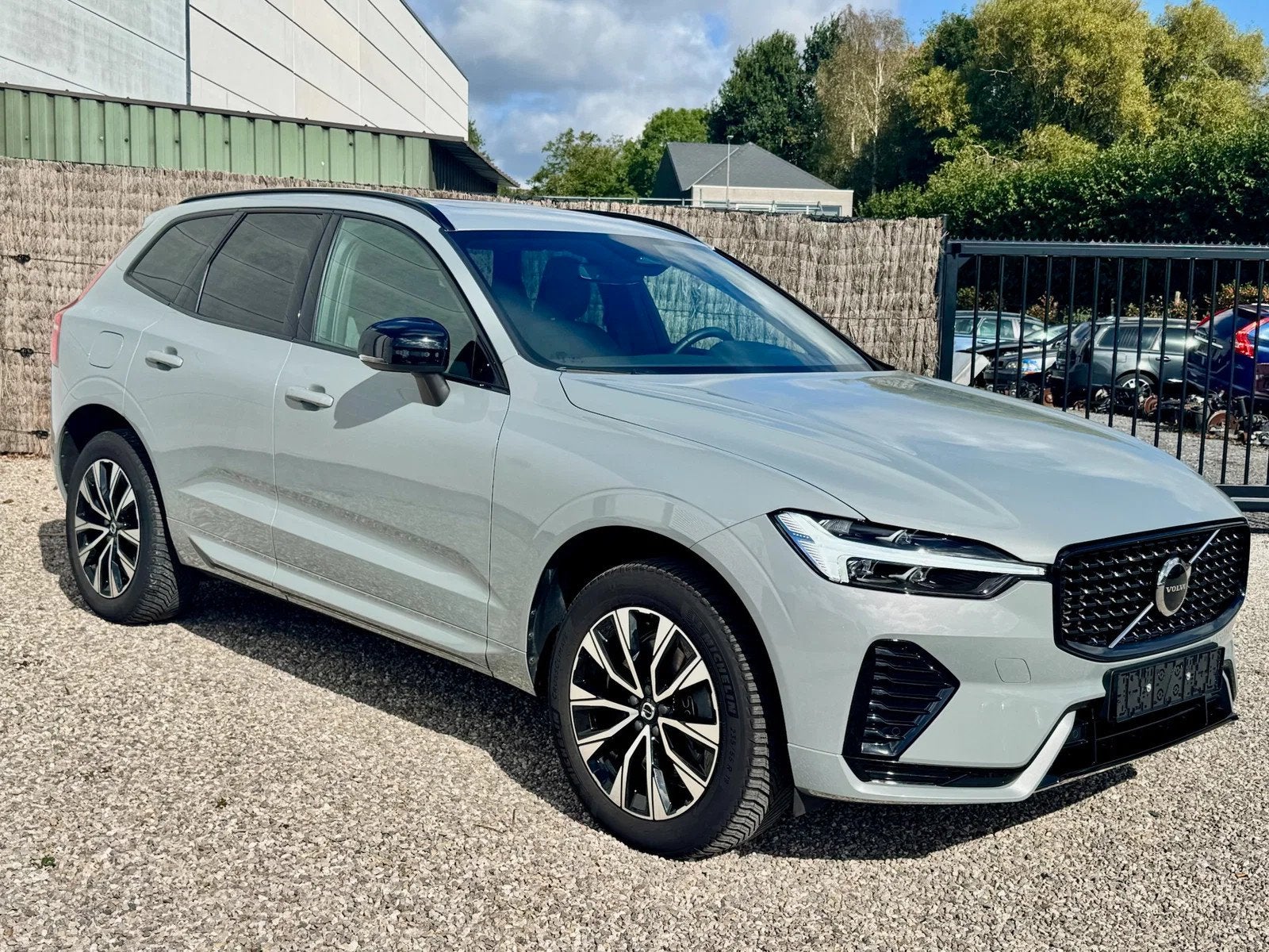 Volvo XC60 Volvo XC60 2.0 B4 Mild-Hybrid Plus Dark 2WD, Argent ou Gris, Entreprise, Carnet d'entretien, Noir