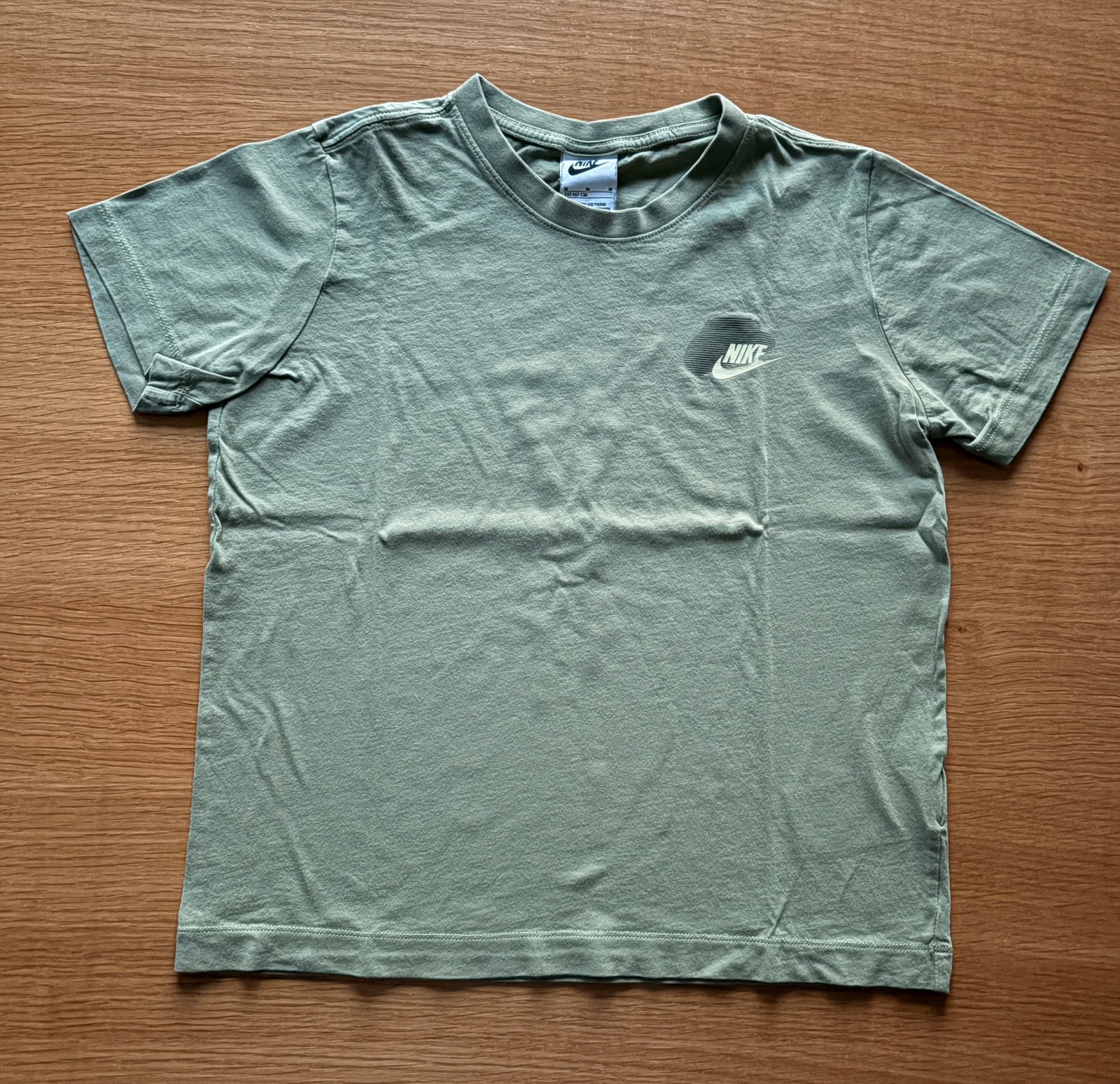 T-shirt kaki clair NIKE - 10-11 ans - 8€, Enfants & Bébés, Enlèvement ou Envoi, Comme neuf, Garçon