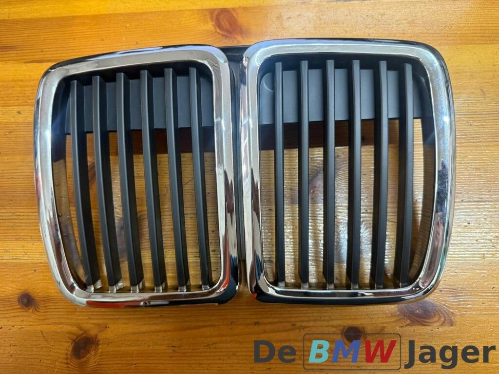 Grill midden mat zwart met chroom BMW 3-serie E30, Auto-onderdelen, Gebruikt, Ophalen of Verzenden, BMW, BMW