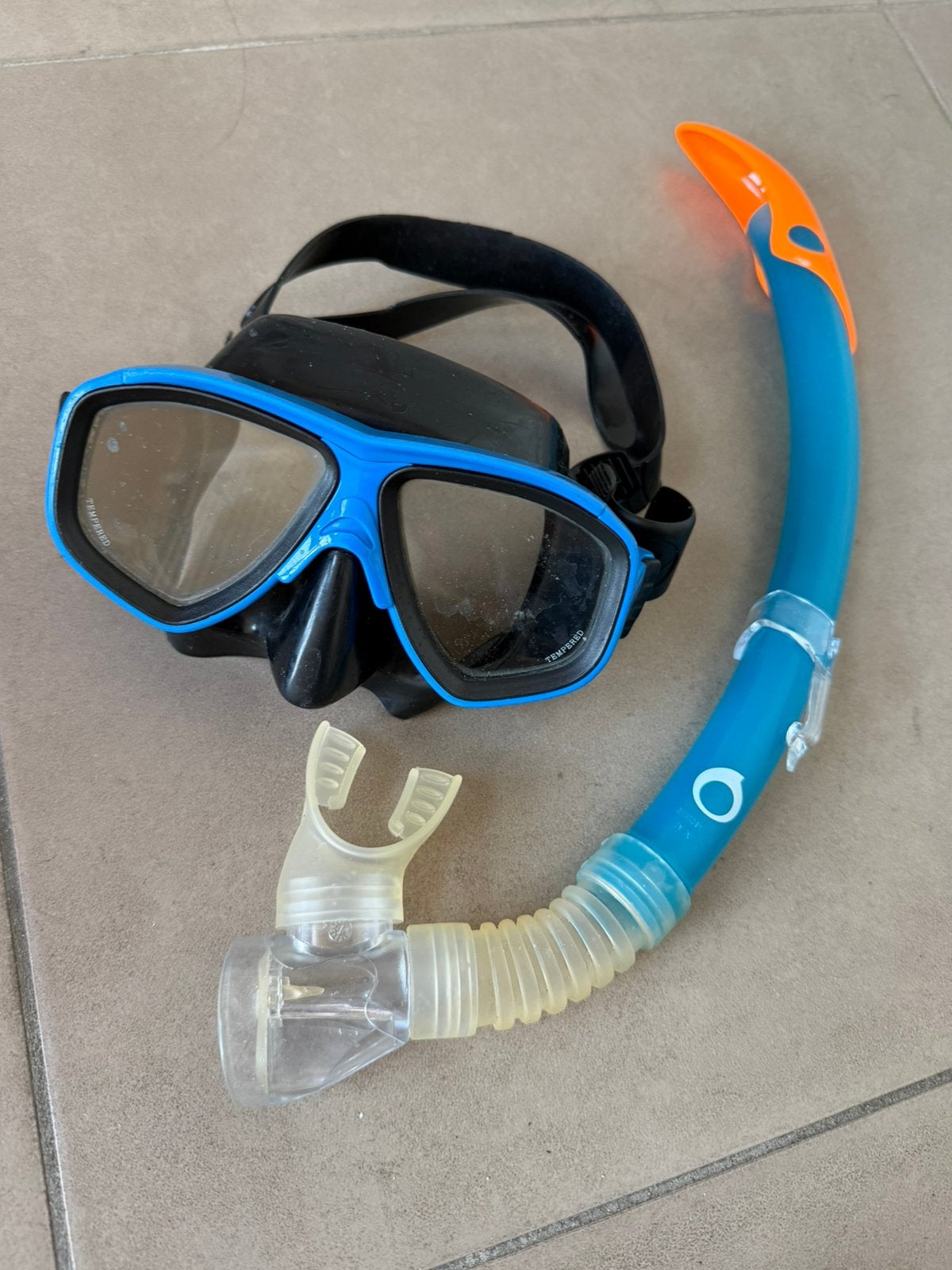 Masque de plongée avec tuba avec poche de sortie, Enlèvement, Utilisé, Lunettes de plongée ou Tuba