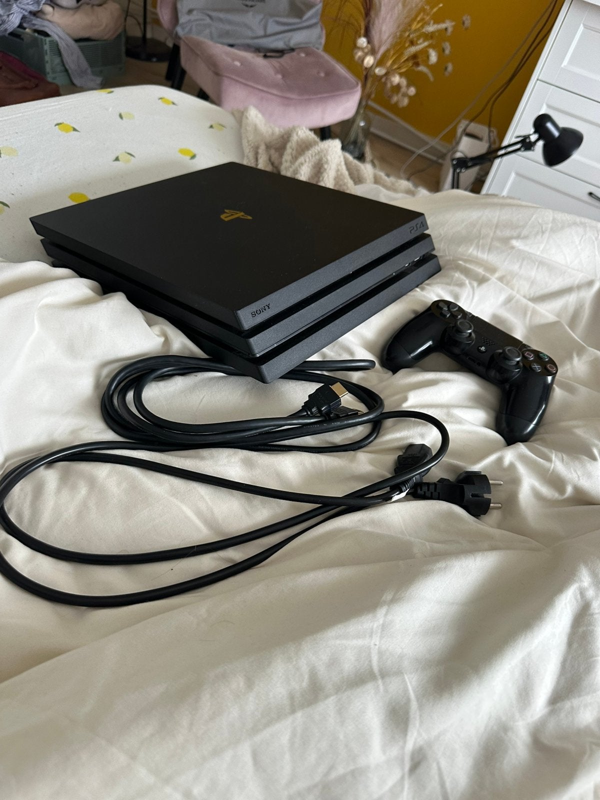 PlayStation 4 pro met controller+ alle kabels, Games en Spelcomputers, Ophalen of Verzenden, Zo goed als nieuw, Pro