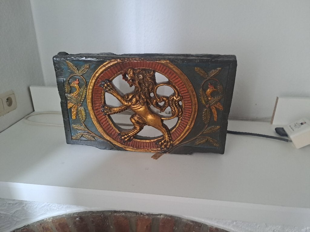 Antiek handgesneden eiken reliëfpaneel – Klimmende Leeuw, Ophalen, Overige onderwerpen, Houtsnijwerk, Blauw