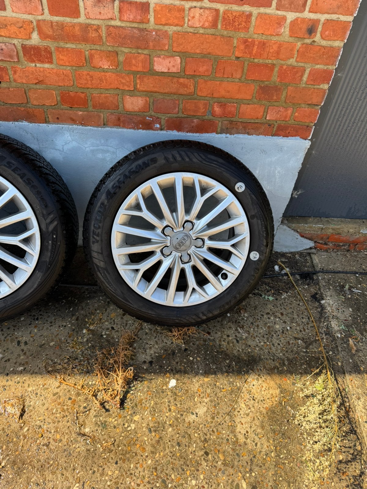 Audi 15 inch velgen met 4 seizoensbanden. Schadevrij, Ophalen, Zo goed als nieuw