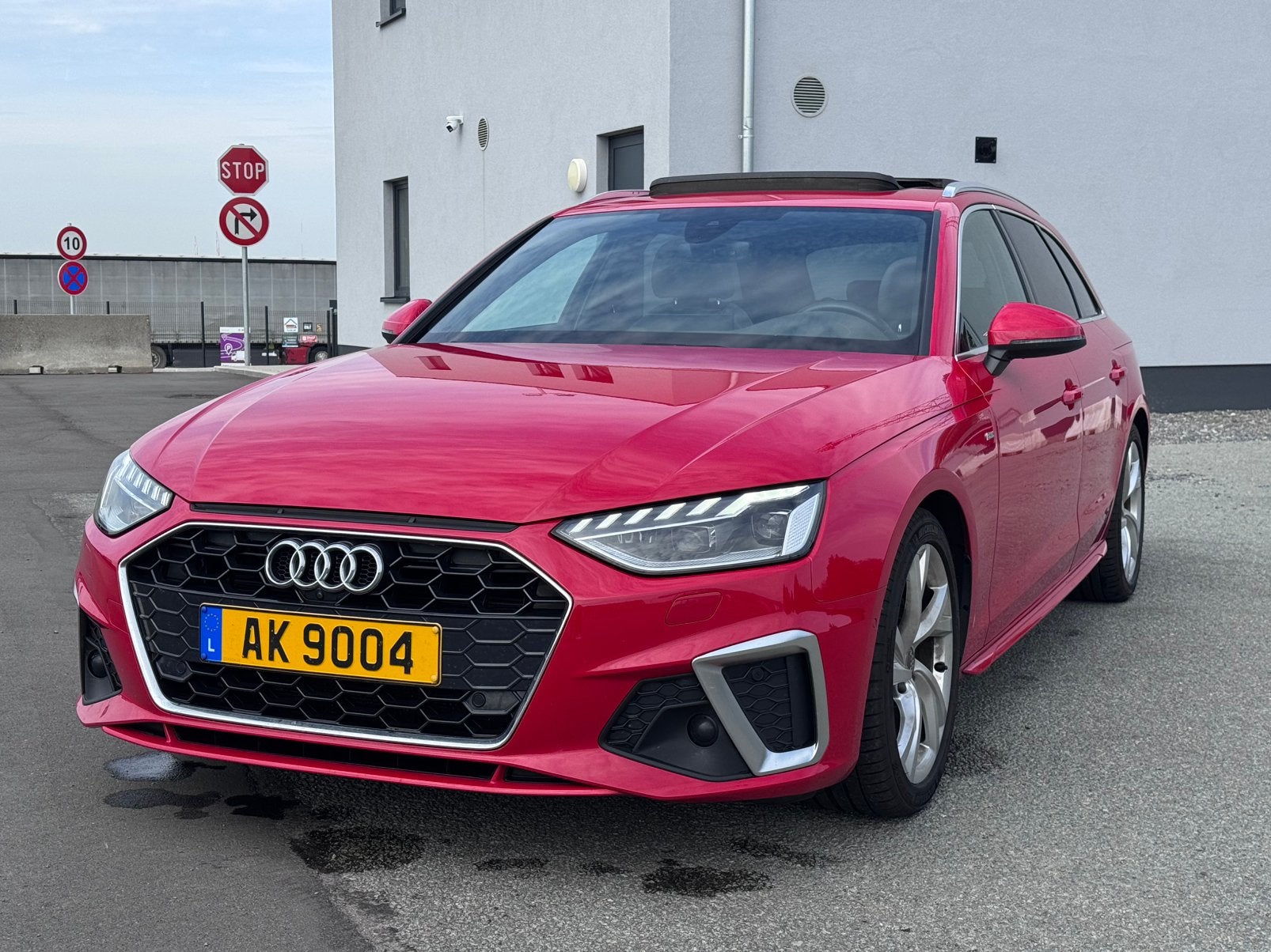Audi A4 Avant S line 2020 B9 - 2.0 TDI 163 ch – Full Options, Autos, Rouge, Cuir et Alcantara, Achat, Hybride Électrique/Diesel