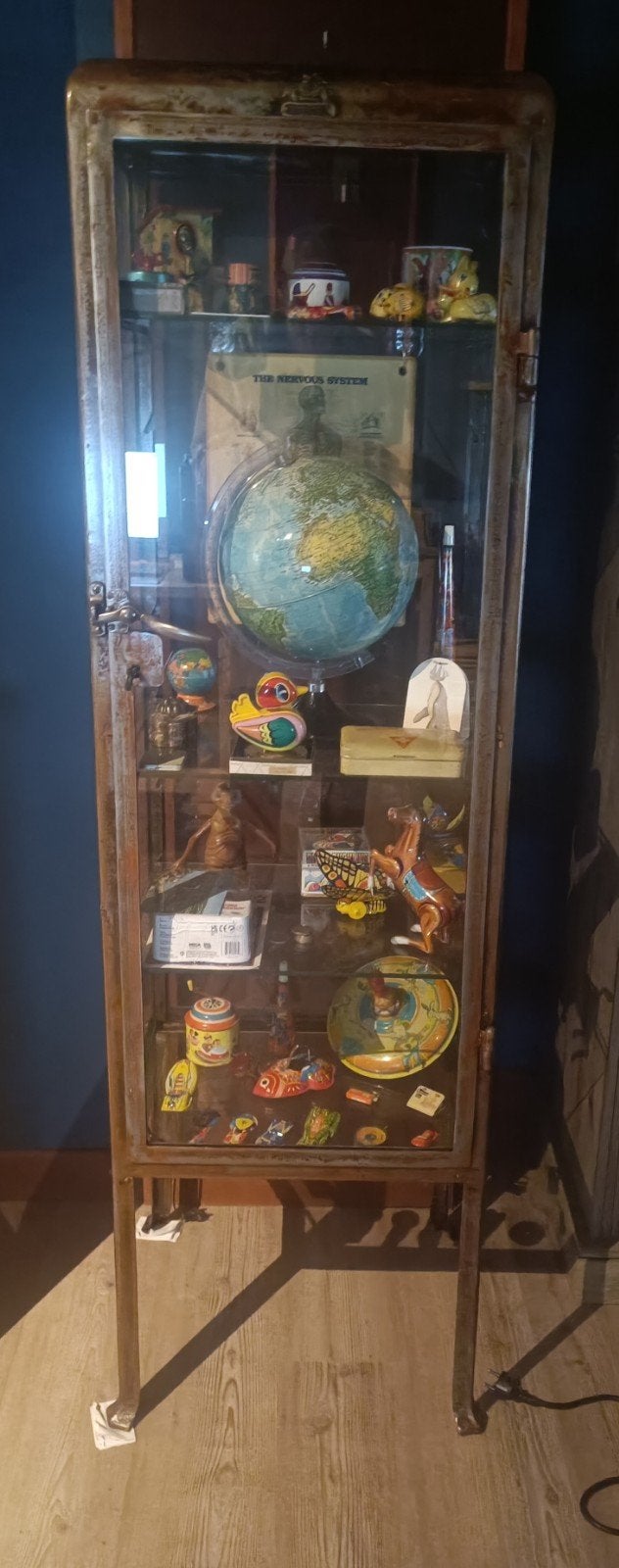Vitrine kast George Annoye, Huis en Inrichting, Ophalen