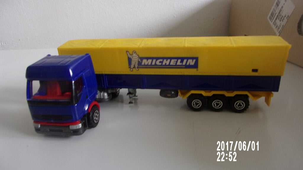 MICHELIN RENAULT PREMIUM SEMI.1/60 MAJORETTE.IMPEC., Ophalen of Verzenden, Zo goed als nieuw, Bus of Vrachtwagen, Overige merken