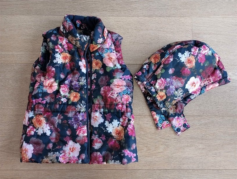 H&M Blouson / doudoune sans manches à capuche - t. 128, Kinderen en Baby's, Kinderkleding | Maat 128, Ophalen, Zo goed als nieuw