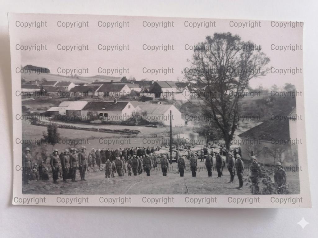 Foto uit de WWII - Duitse soldaten en burgers, Verzamelen, Ophalen of Verzenden, Overige soorten, Foto of Poster