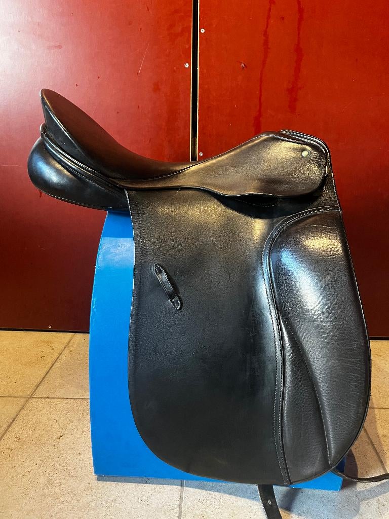 Passier Grand Gilbert Hannover 17,5” dressuurzadel, Dieren en Toebehoren, Paarden en Pony's | Zadels, Zo goed als nieuw, Dressuur