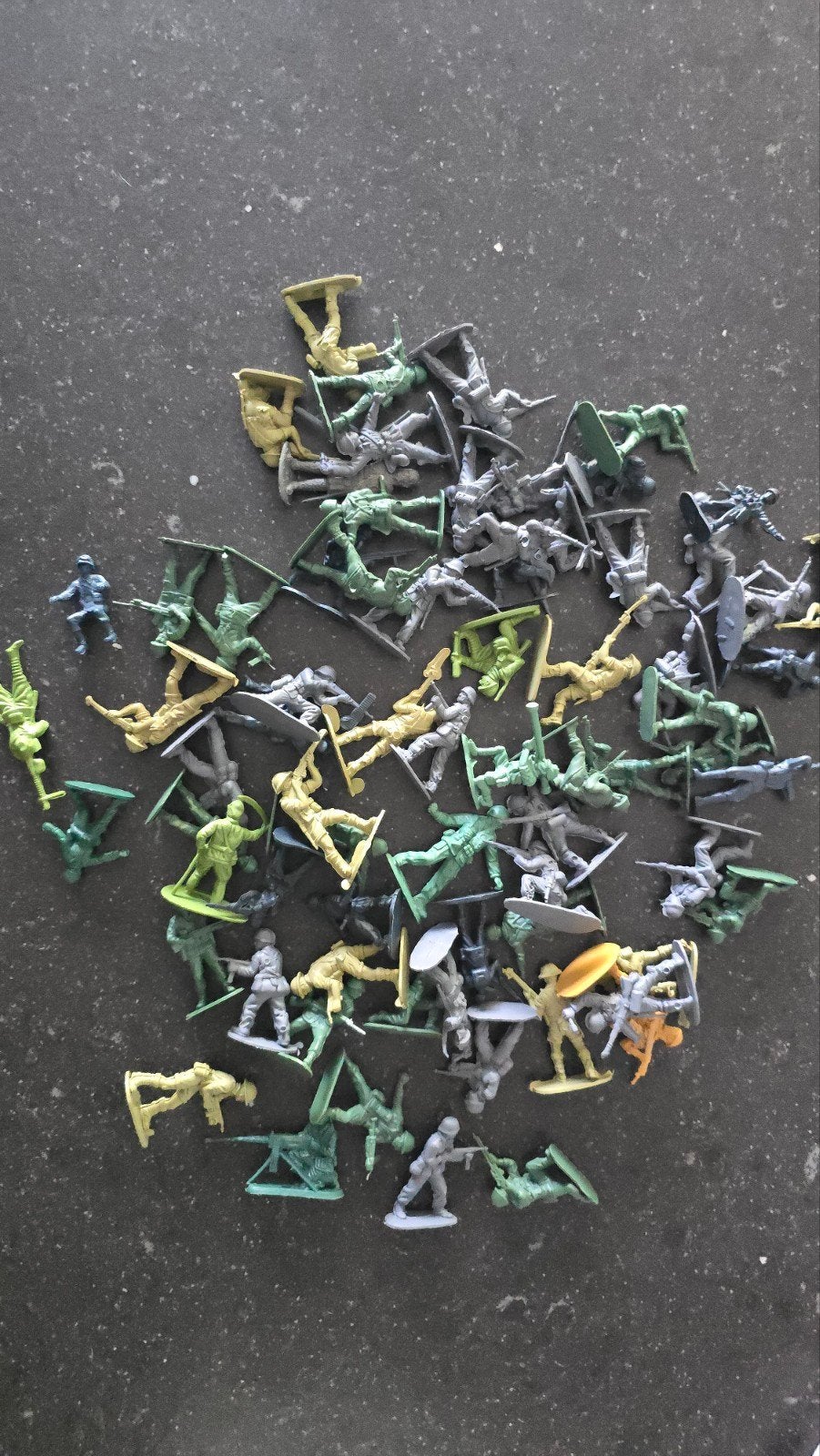 Lot de 70 petits soldats militaires en plastique – figurine, Enlèvement