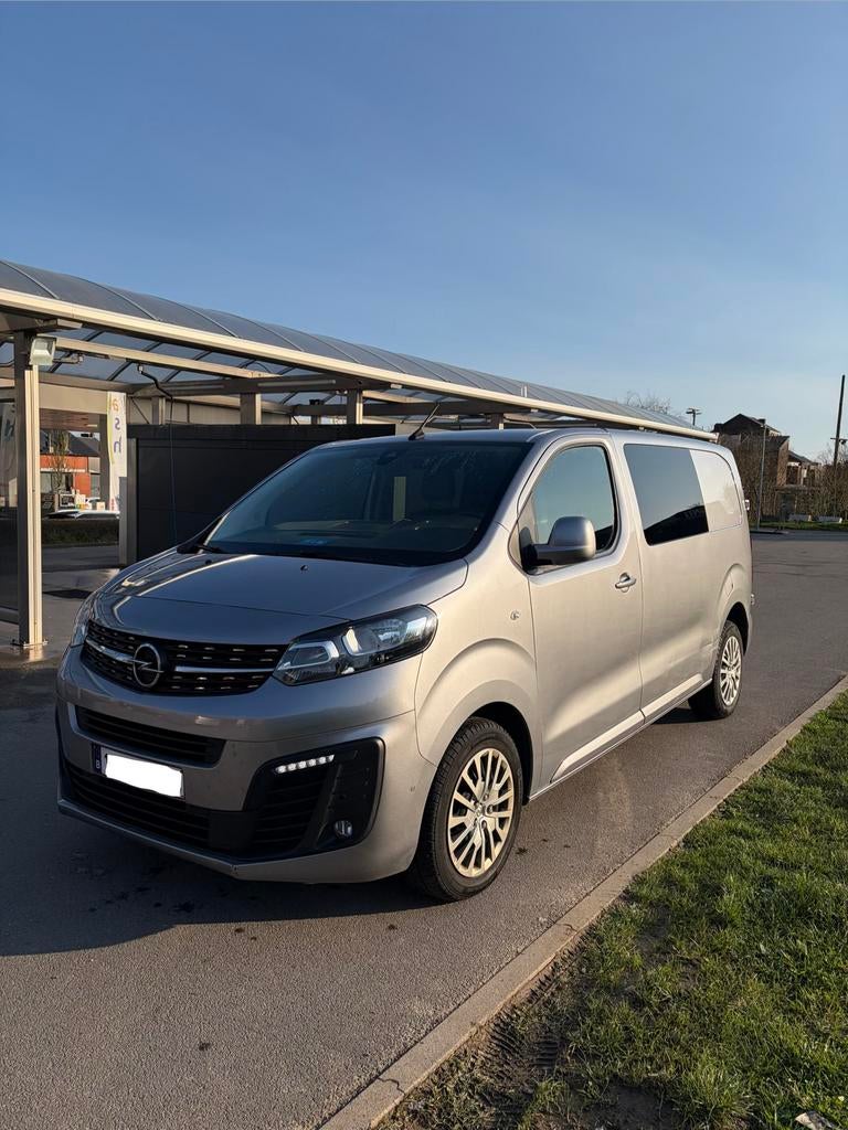 Opel Vivaro – Utilitaire fiable – prêt à rouler, Argent ou Gris, Achat, 5 portes, Automatique