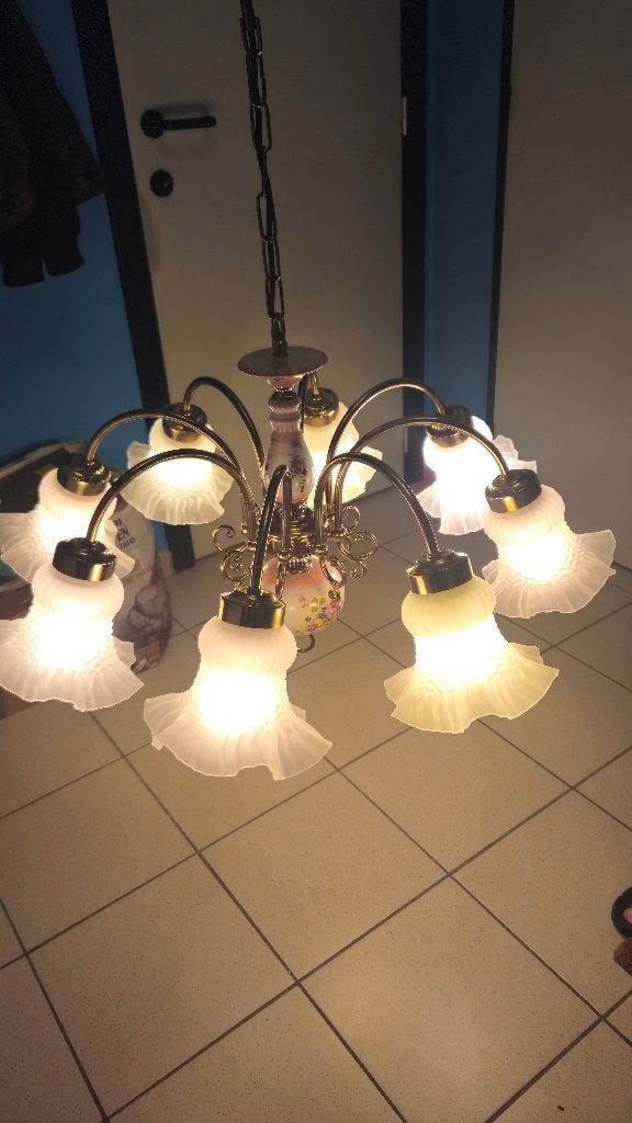 Achtarmige messing kroonluchter met porseleinen details, Ophalen, Gebruikt, Glas, Klassieke, landelijke stijl