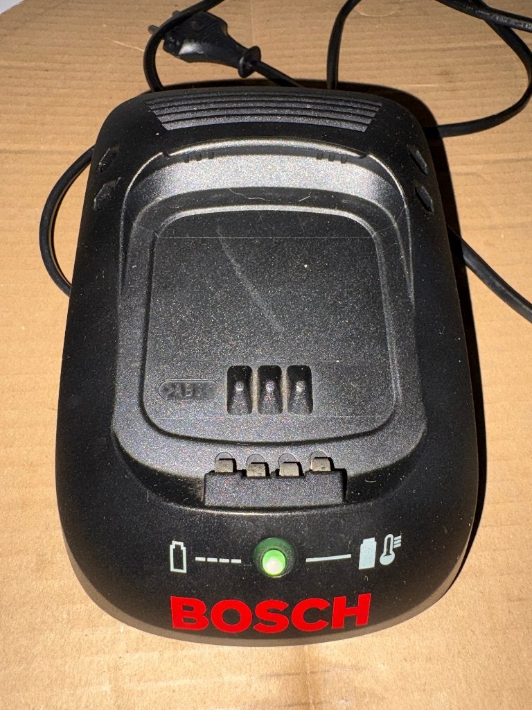 Chargeur de batterie Bosch 18V AL2204CV / 2607225273, Bricolage & Construction, Comme neuf