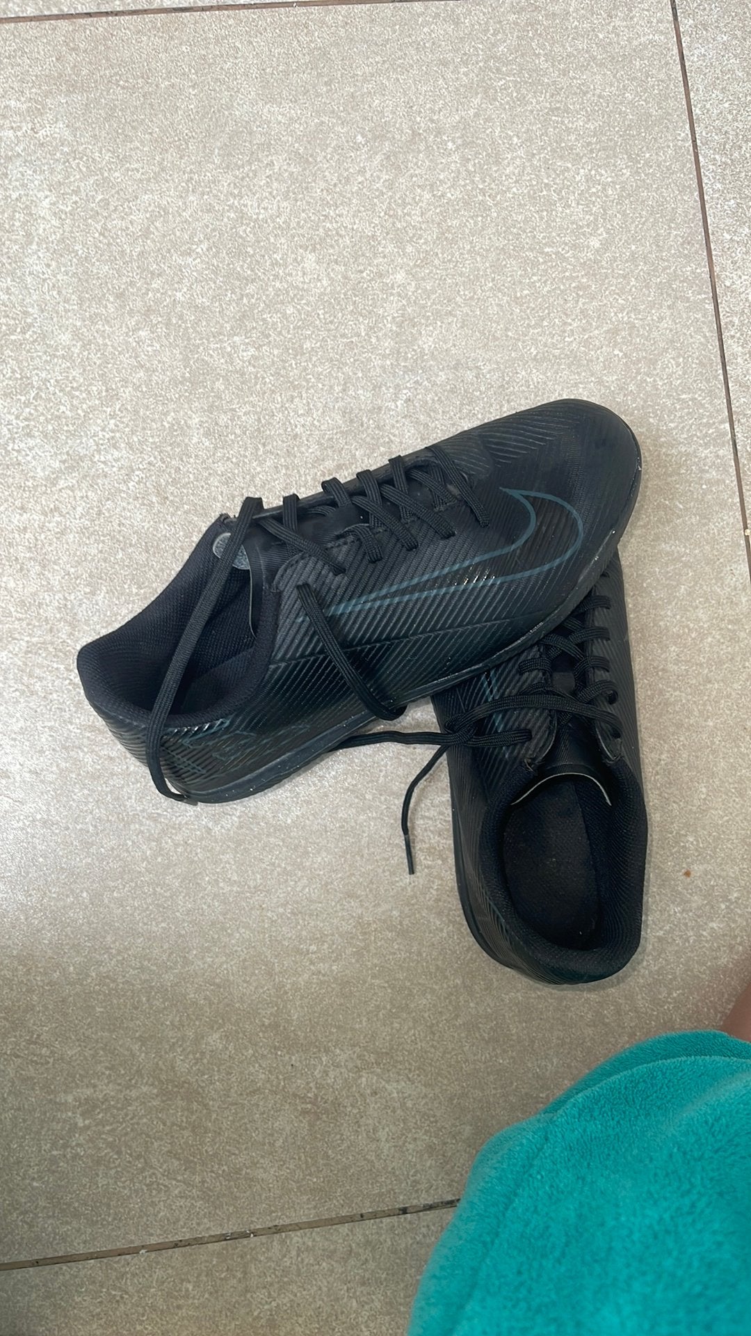 Zaalvoetbal schoenen maat 38.5, Ophalen, Zo goed als nieuw, Zwart