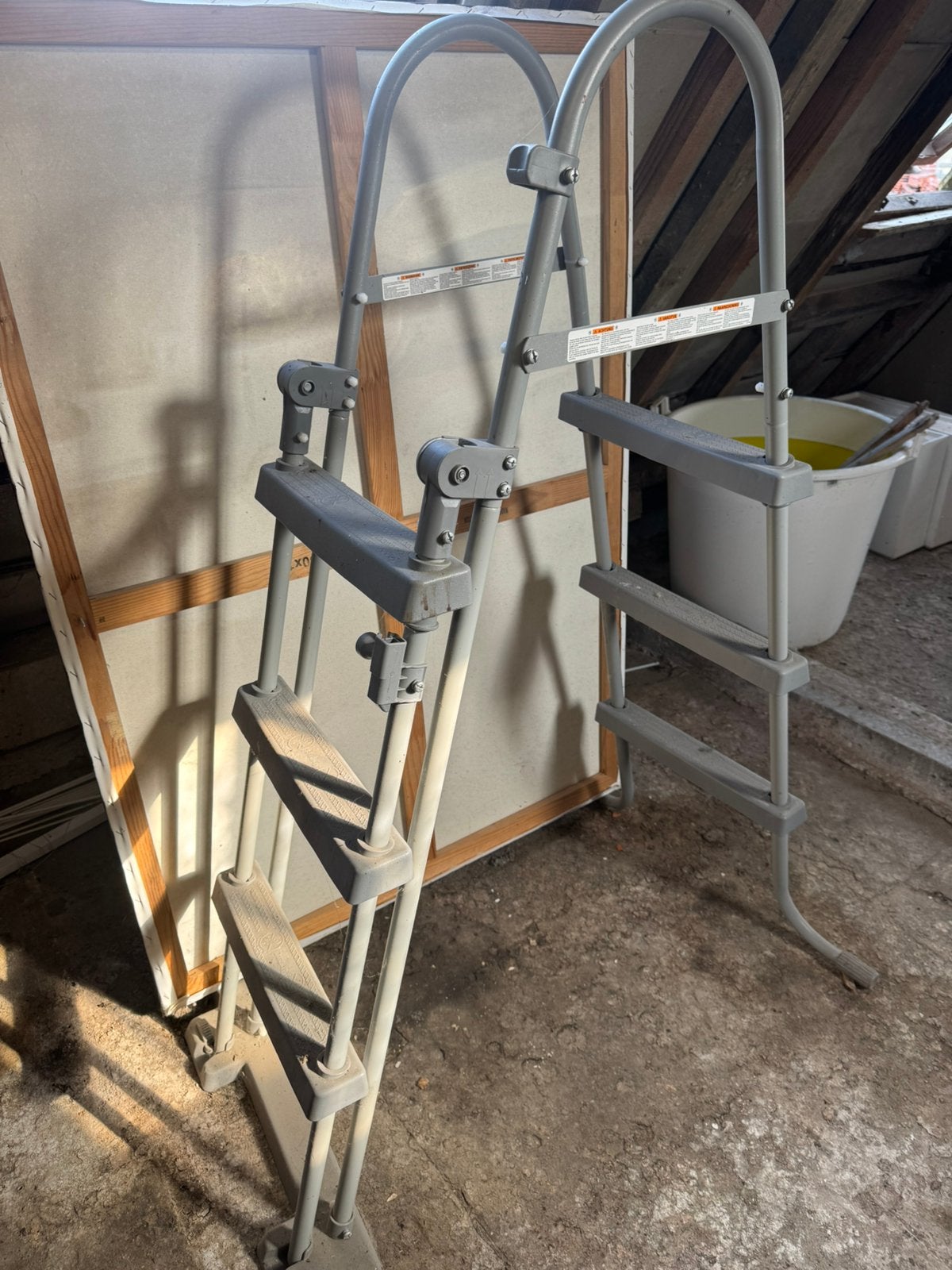 Beveiligde ladder zwembad, Tuin en Terras, Zwembad-toebehoren, Ophalen, Zo goed als nieuw, Ladder