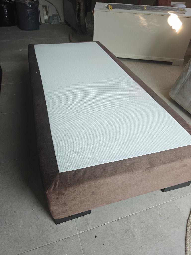boxspring met matras 180 X 200 nieuw hoge kwaliteit, Bruin, Ophalen of Verzenden, 180 cm, 200 cm