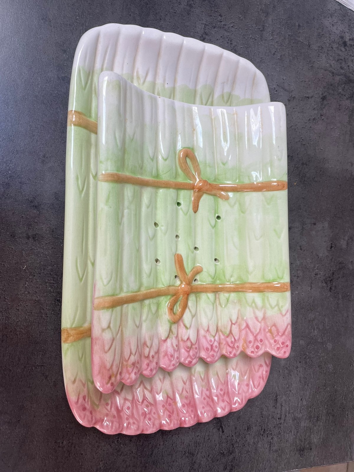 Aspergeschaaltje, Ophalen