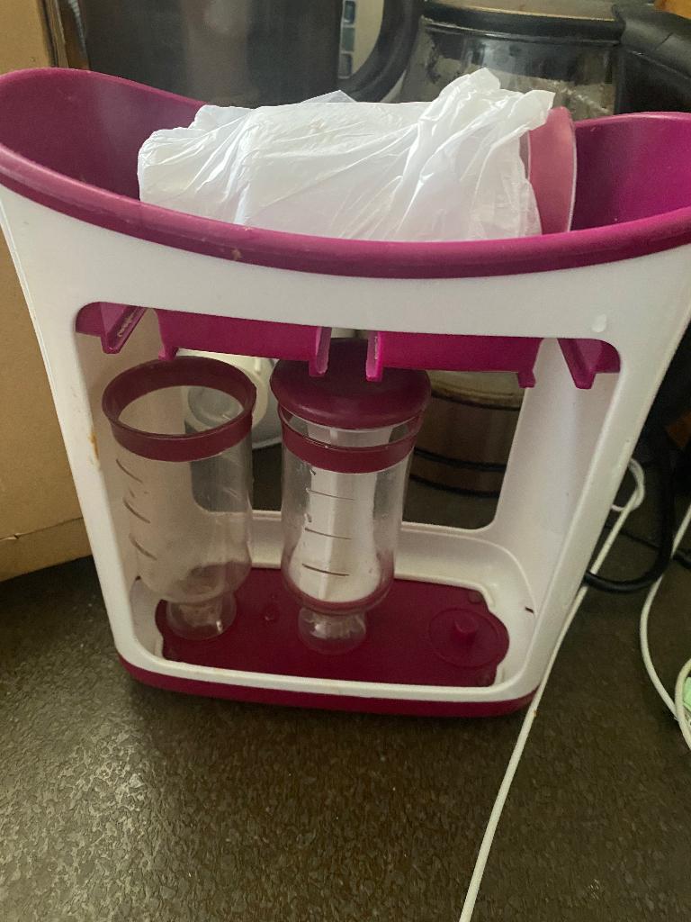 Baby Squeeze Station Base Juice Maker, Kinderen en Baby's, Babyvoeding en Toebehoren, Ophalen, Zo goed als nieuw, Voedingskussen