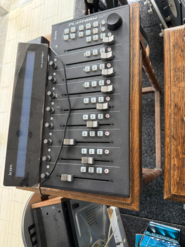 icon platform M+, Ophalen, Zo goed als nieuw