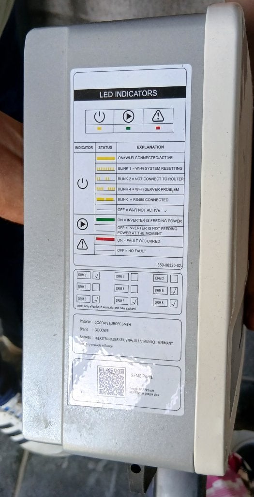 Onduleur à panneau solaire, Enlèvement, Utilisé, Autres types, 200 watts-crêtes ou plus