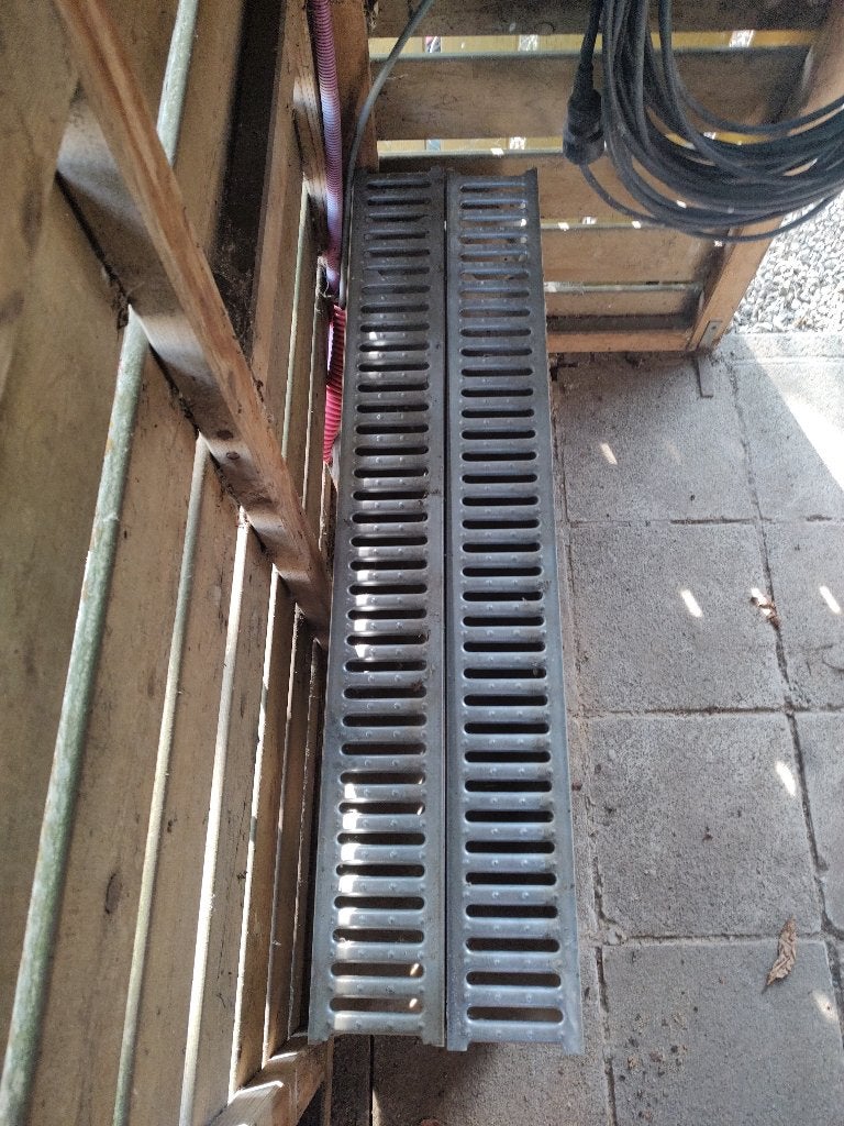 afvoer terras, Ophalen, Minder dan 20 mm, Zo goed als nieuw, Minder dan 2 meter