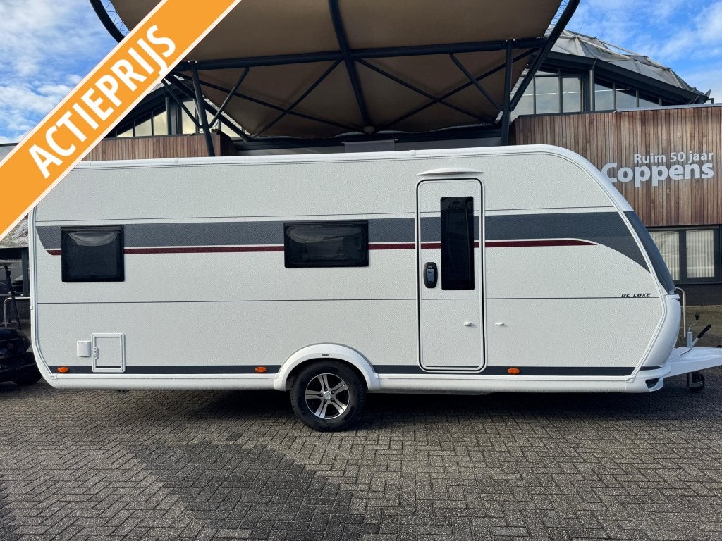 Hobby De Luxe 545 KMF 2027 STAPELBED!, Caravans en Kamperen, Serviceluik, Hobby, Treinzit, Vast bed