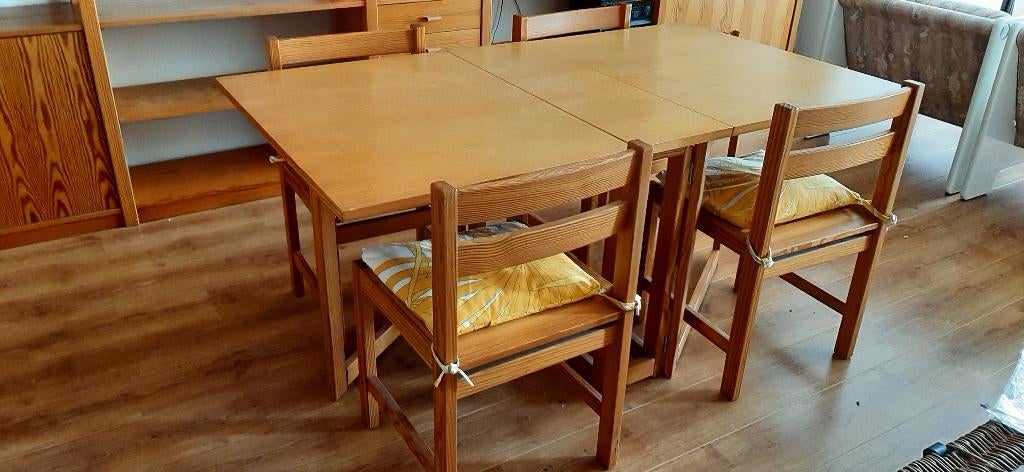 tafel en stoelen, Ophalen, Ligne Roset (Scoonwoon), 50 tot 100 cm, Zo goed als nieuw