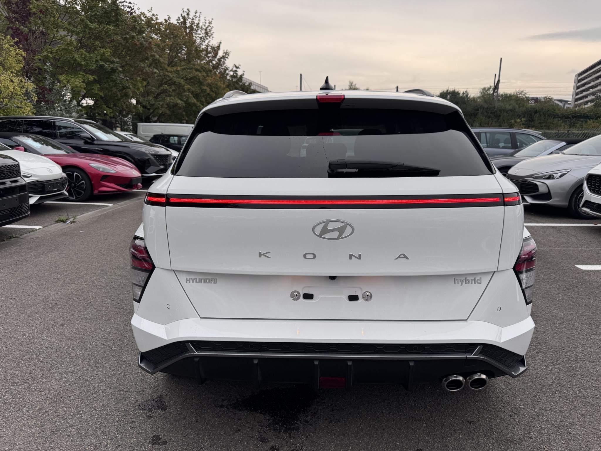 Hyundai Kona 1.6 GDi Hybrid Feel N-Line 6-DCT, Auto's, Stof, Gebruikt, 1600 cc, Wit