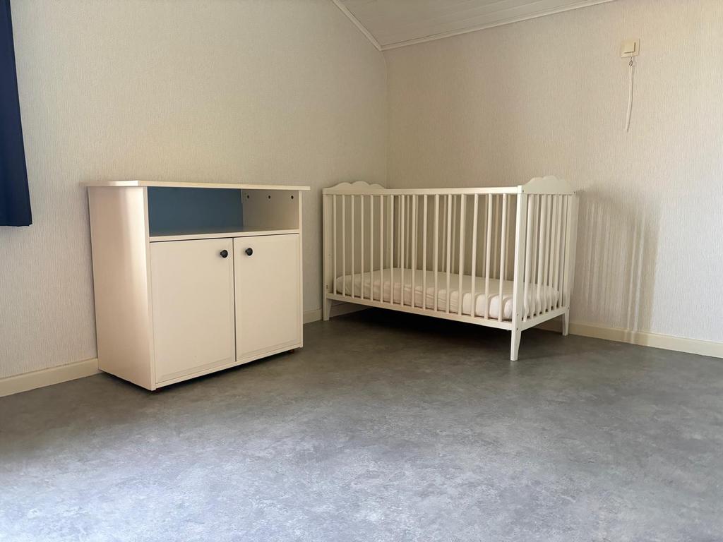 Baby / kinderbed met verzorgingskast., Ophalen, Zo goed als nieuw