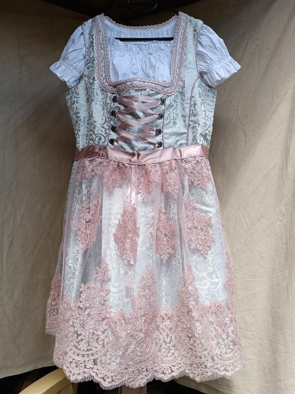 Robe Damassée Dirndl Oktoberfest Taille 48, Enlèvement ou Envoi, Comme neuf