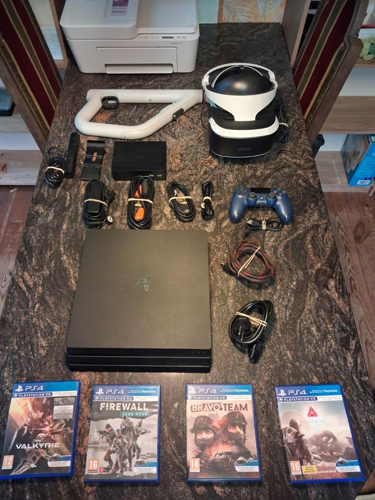 Ps4 + PS VR1 + camera bij VR1 + controller + AIM controller, Consoles de jeu & Jeux vidéo, Consoles de jeu | Sony PlayStation 4