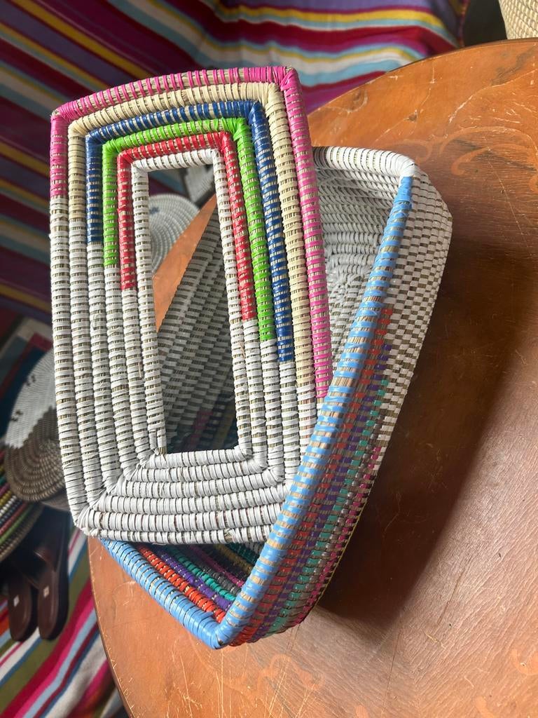 Boîte cache-mouchoirs / en osier - Artisanat du Sénégal, Maison & Meubles, Neuf, Enlèvement ou Envoi, Osier, Panier