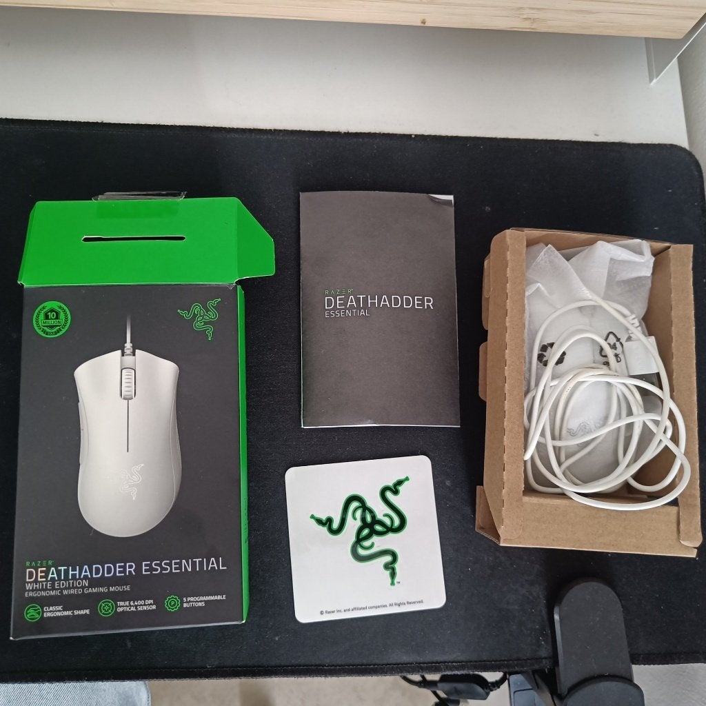 Razer DeathAdder Essential gaming muis wit, Rechtshandig, Muis, Gebruikt, Ergonomisch