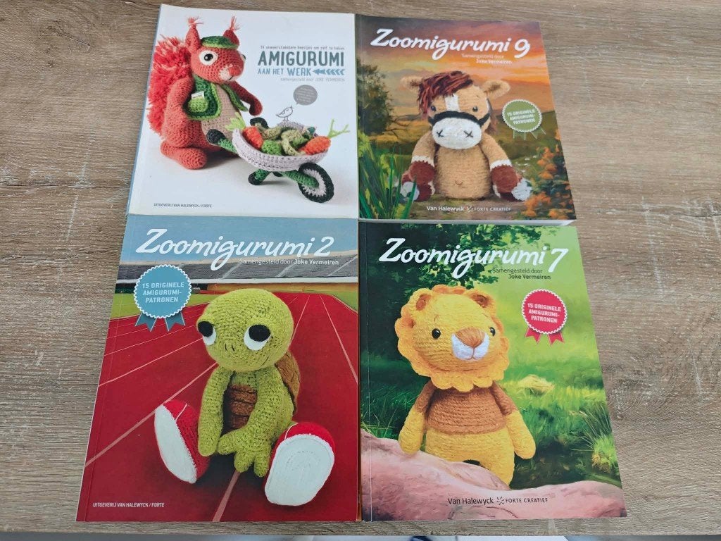 haakboeken zoomigurumi e.a, Hobby en Vrije tijd, Ophalen of Verzenden, Zo goed als nieuw, Haken, Patroon of Boek