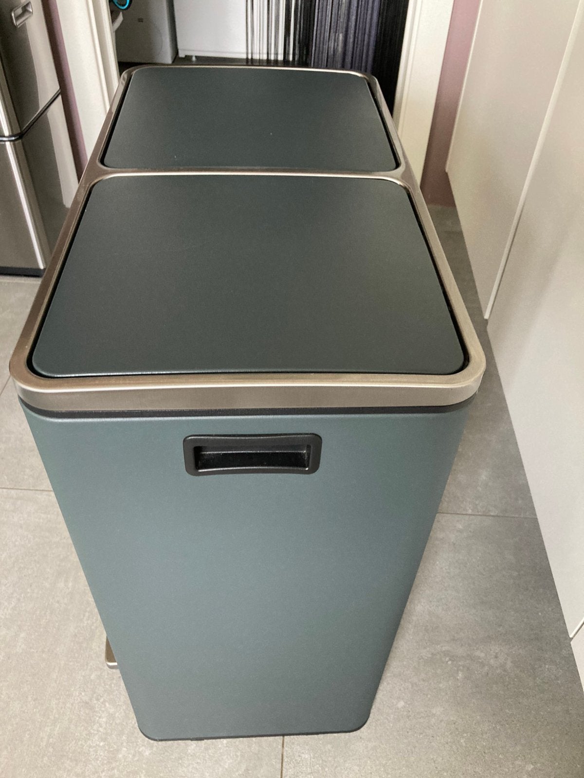 Vuilnisbak 2x30 L Songmics grijs h 65,2 cm b 59 cm d 32,5 cm, Huis en Inrichting, Keuken | Keukenbenodigdheden, Ophalen, Zo goed als nieuw