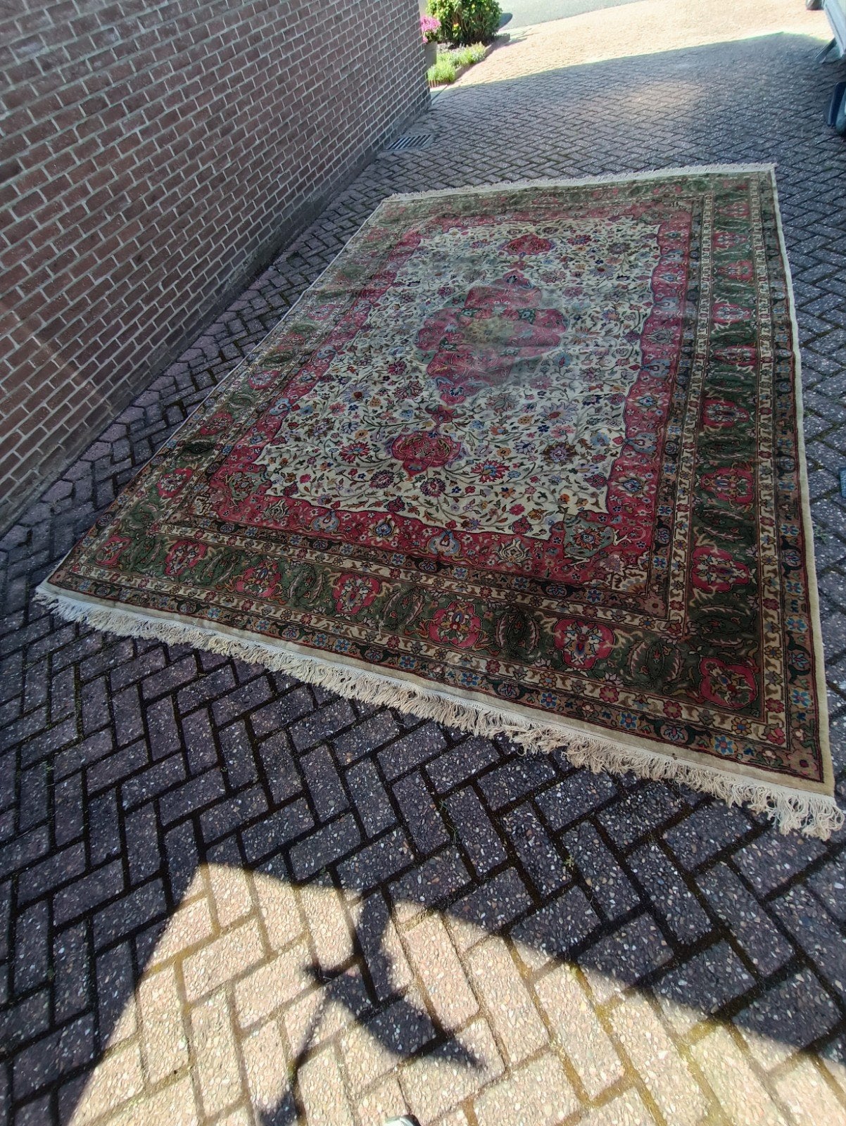 Groot oud tapijt