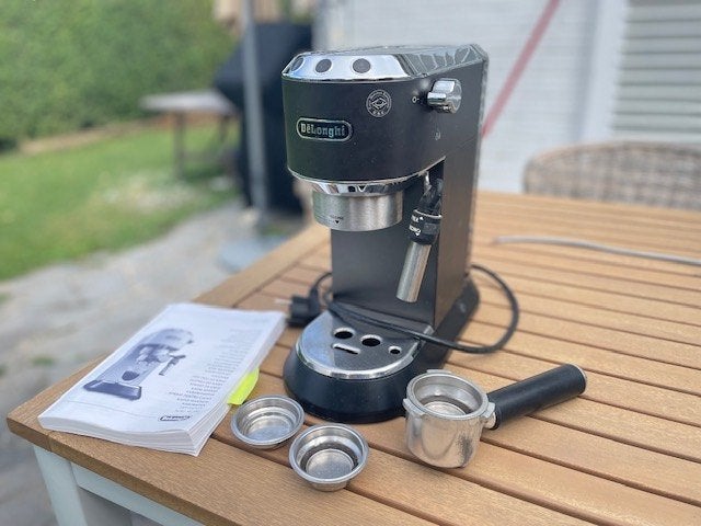 DeLonghi Dedica EC685, Electroménager, Cafetières, Machine à espresso, Réservoir d'eau amovible, 2 à 4 tasses, Enlèvement