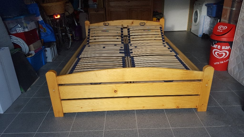 Lit complet 2 personnes + Matelas – 140x200 cm, 140 cm, Enlèvement, Utilisé, 200 cm