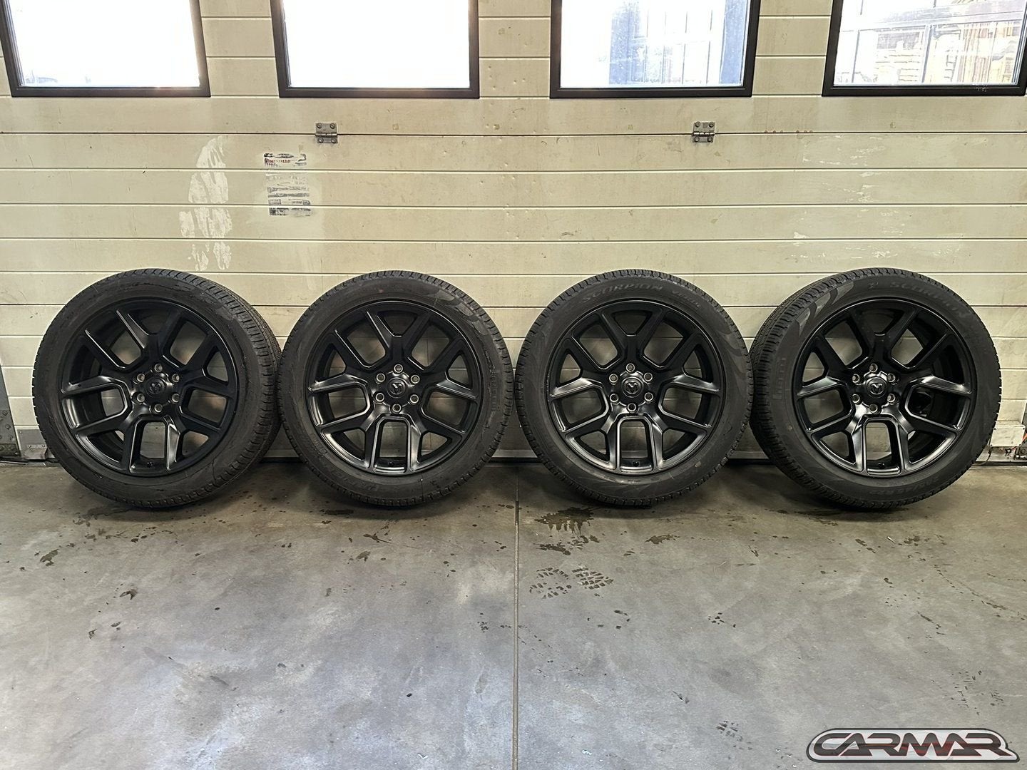 VERKOCHT 22" Originele Ram 1500 wielen | Pirelli all season, Auto-onderdelen, Ophalen, Gebruikt, -, 285 mm